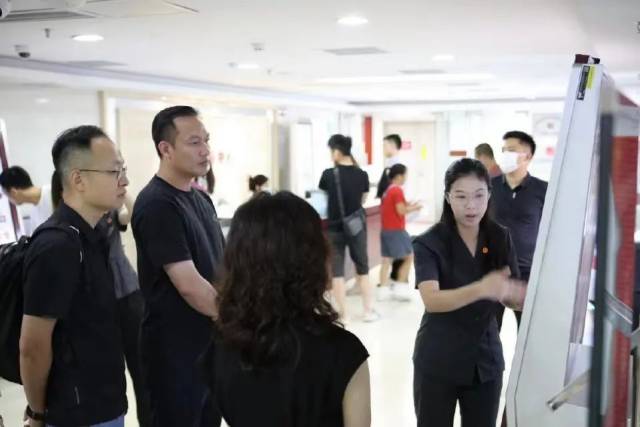 當事人可通過自助服務終端進行立案 當事人可通過自助服務終端進行立案